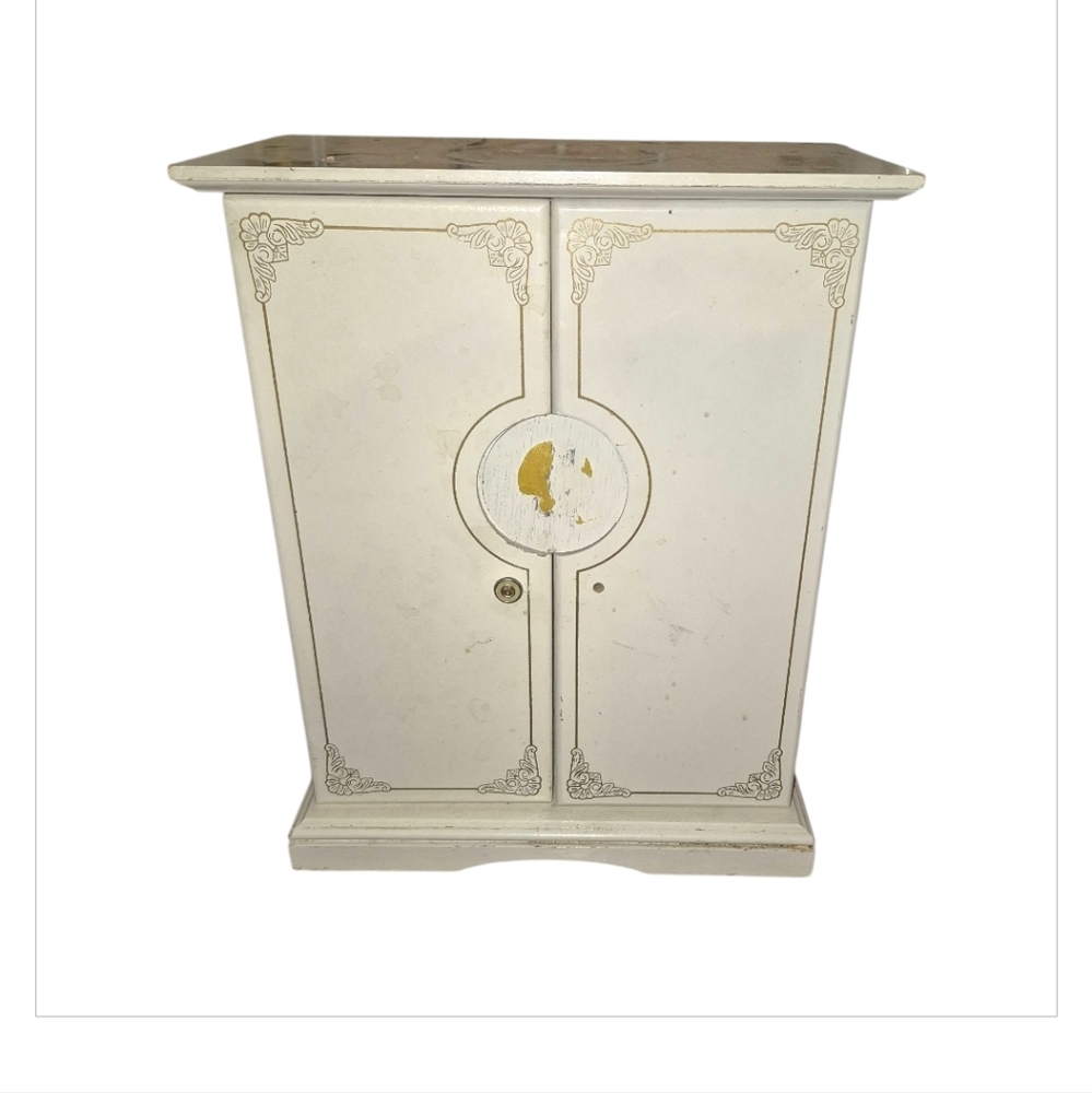 Vintage White Musical Jewerly Box with Accents